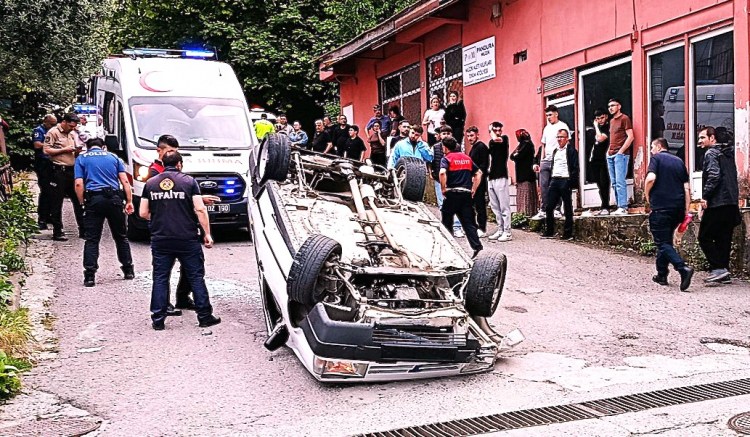KONTROLDEN ÇIKAN TOFAŞ MARKA OTOMOBİL TAKLA ATTI... KONTROLDEN ÇIKAN TOFAŞ MARKA OTOMOBİL TAKLA ATTI...